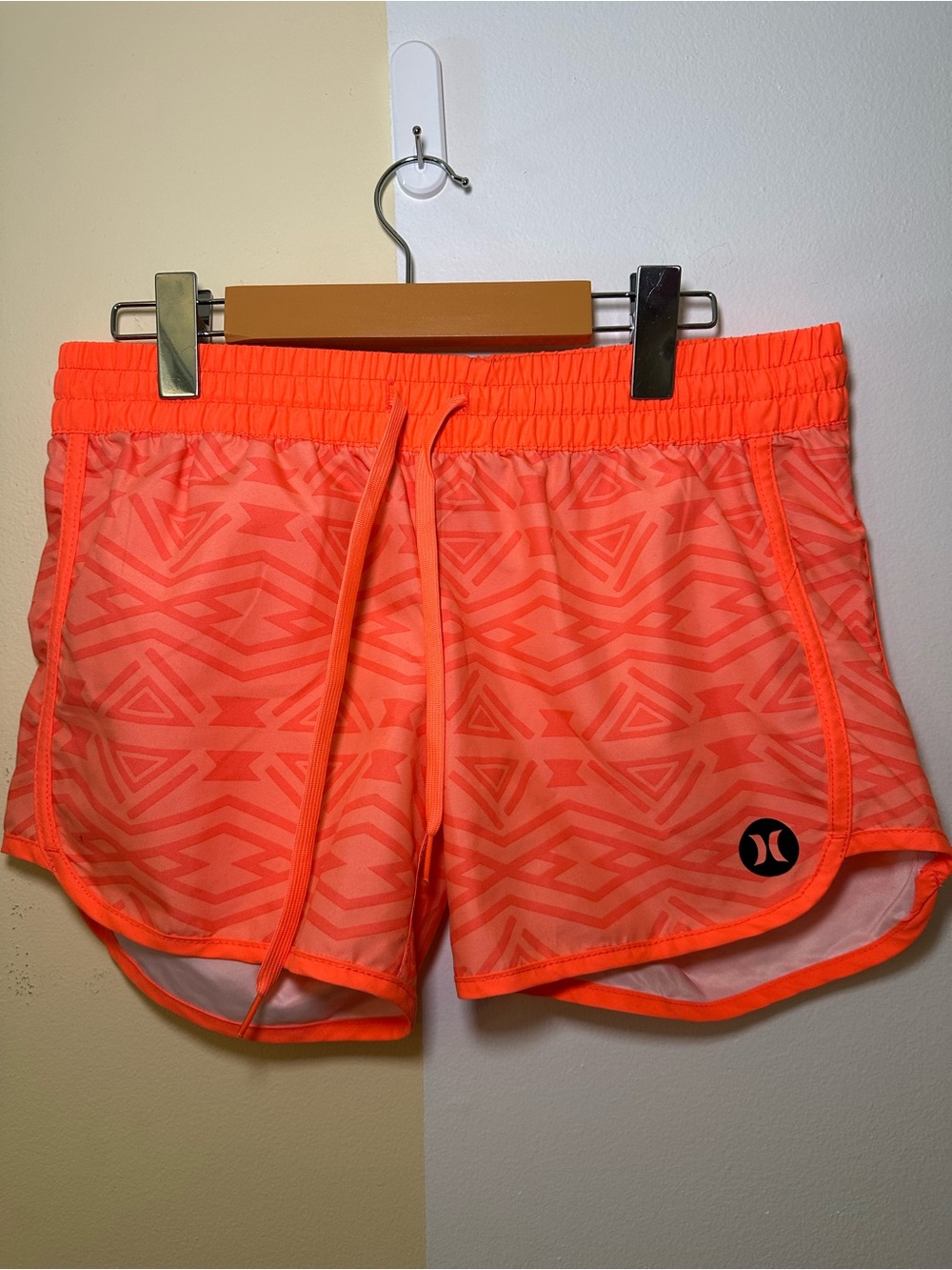 Hurley Women’s Neon Orange Geometric Athletic Shorts Size Small
